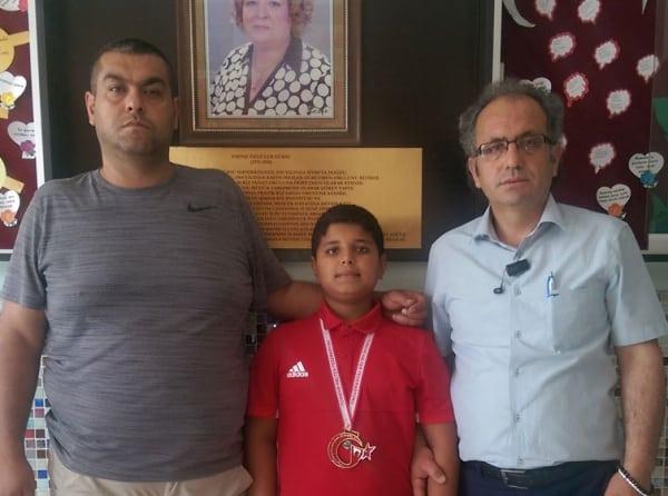 Minikler Türkiye Halter Şampiyonasında Erkekler 60 kg.´da öğrencimiz Abdulbaki ÖNEL 2. olmuştur. 