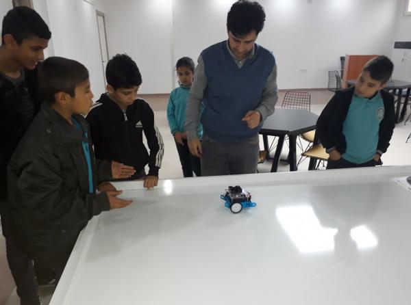 İl Milli Eğitim Müdürlüğümüzün "GELECEĞİ TASARLAYAN NESİLLER" SODES projesi kapsamında öğrencilerimiz Robotik kodlama atölyesinde kodlama çalıştı.