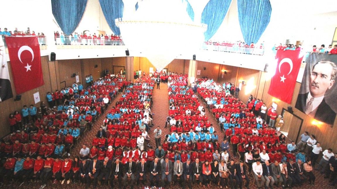 Güney Adana Kalkınma Projesi kapsamında Gençlik Spor İl Müdürlüğü tarafından 30 öğrencimize spor malzemesi dağıtılmıştır. Program Sayın Valimiz Mahmut Demirtaş'ın katılımıyla gerçekleşmiştir.