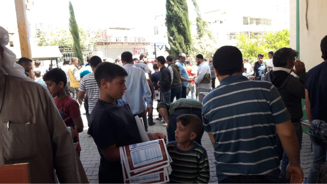 Okul tanıtımı için Harran Camii'nde okulumuz adına bastırılan imsakiye dağıtımı yapıldı.